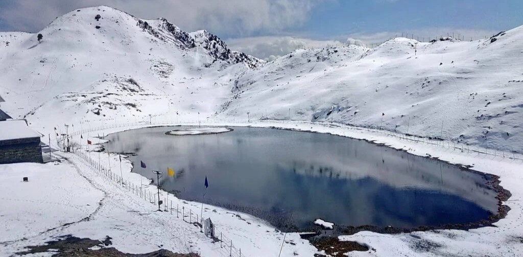 Prasar lake in winters