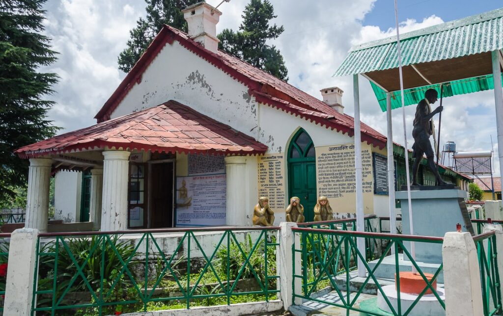 Anasakti-Ashram-Kausani